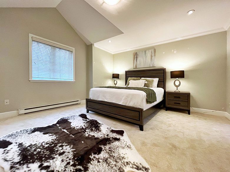 3 1135 Barclay Street