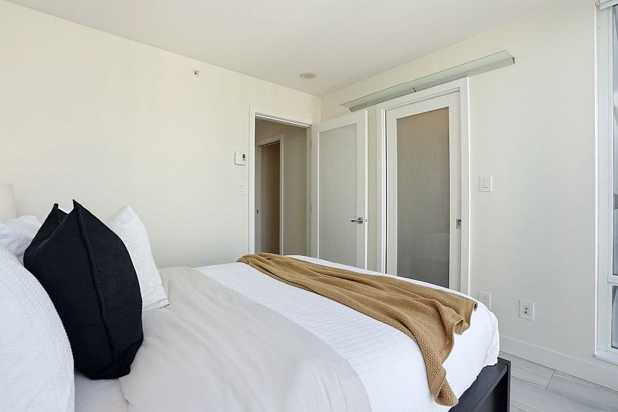 3206 1495 Richards Street