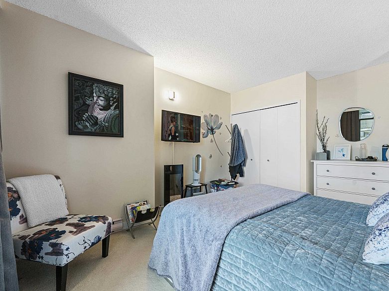 1601 738 Broughton Street