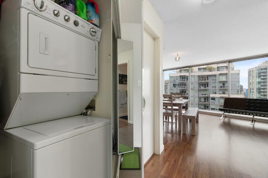 2209 233 ROBSON STREET, Vancouver BC V6B 0E3