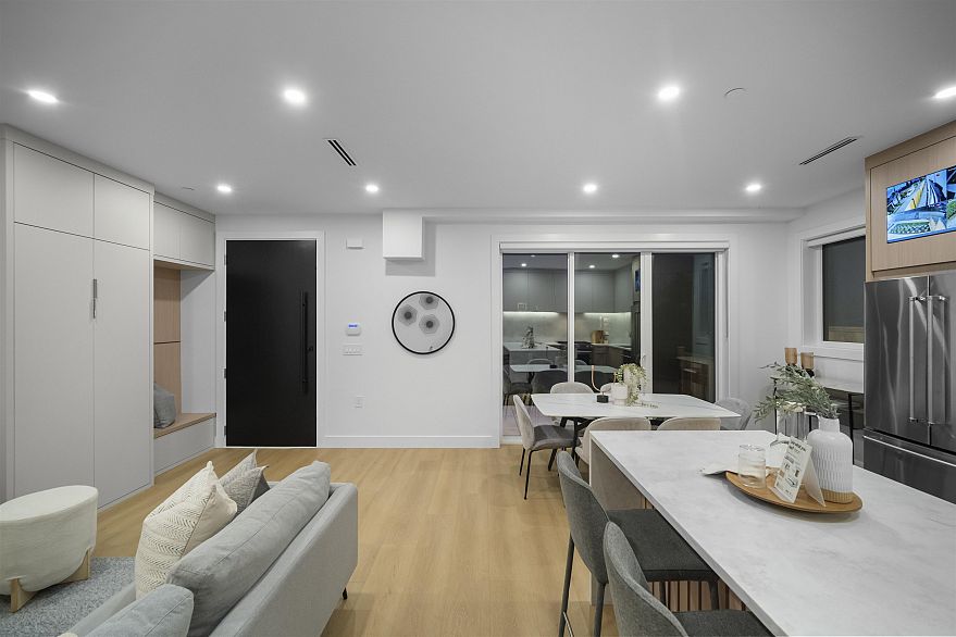 1 3623 Triumph Street