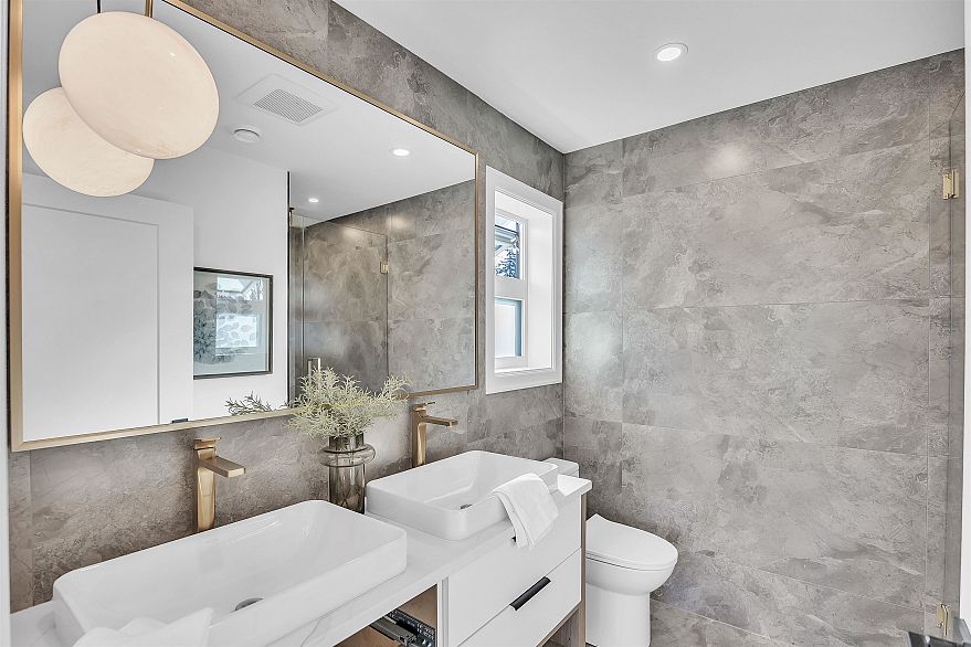 3526 E Lakewood Street