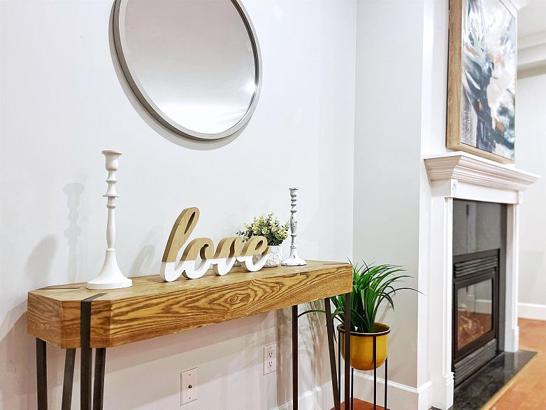 3 1135 Barclay Street