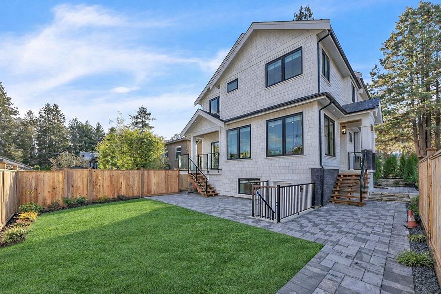 3526 E Lakewood Street