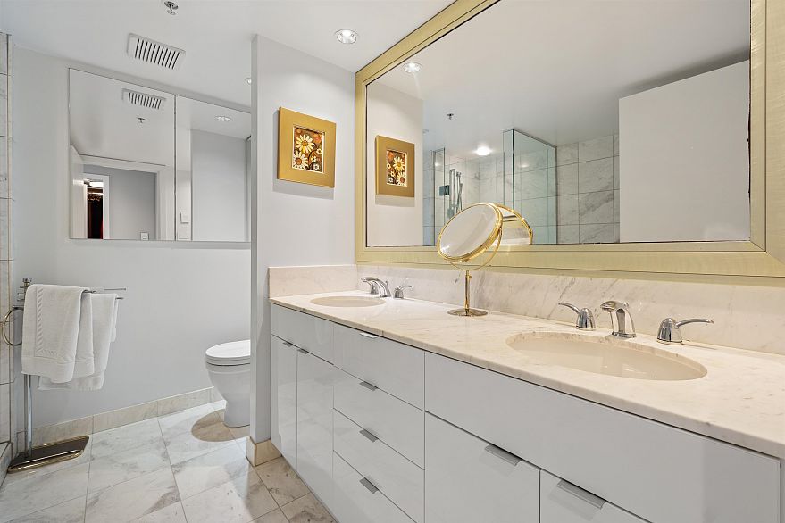 2102 590 Nicola Street