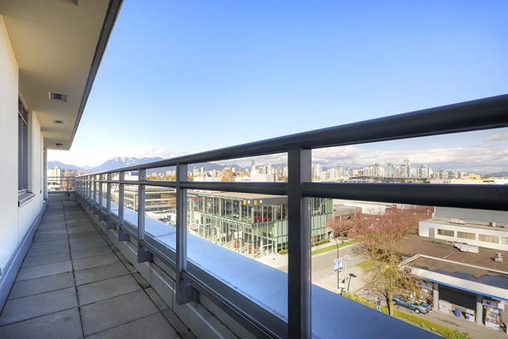 702 1808 W 3RD AVENUE, Vancouver BC V6J 0C4