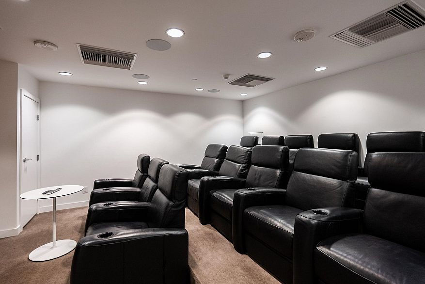 1801 4638 Gladstone Street