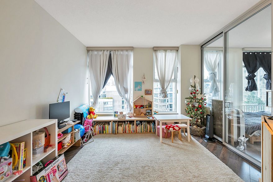 1001 1009 Expo Boulevard