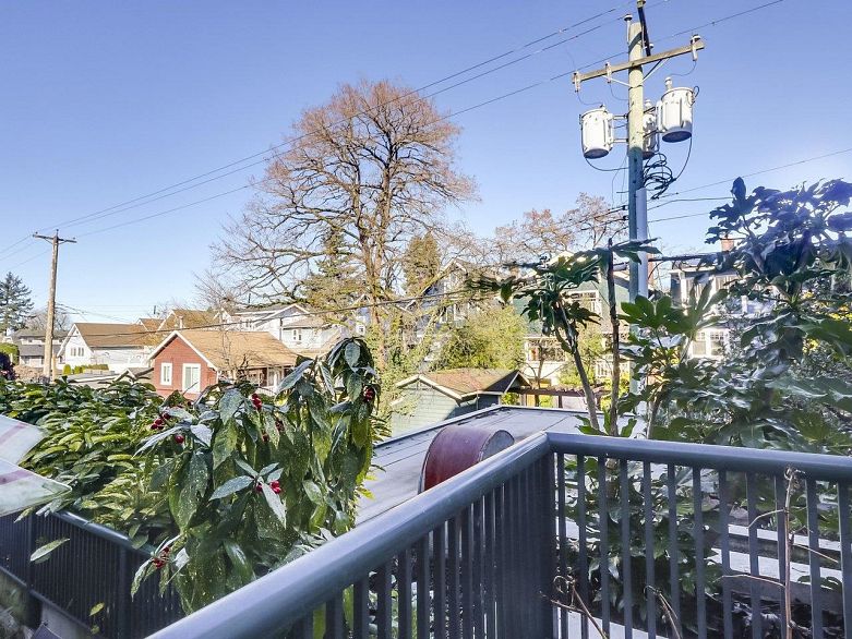 213 1989 Dunbar Street