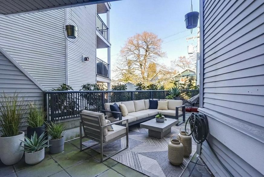 213 1989 Dunbar Street