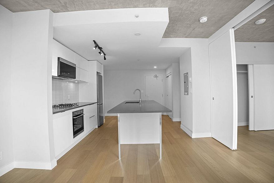 2808 108 W Cordova Street