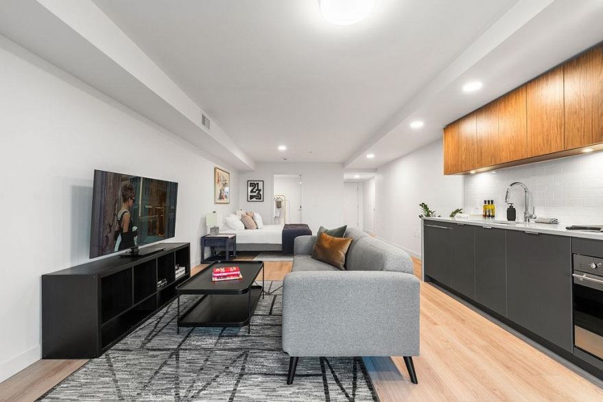 307 2419 Grant Street