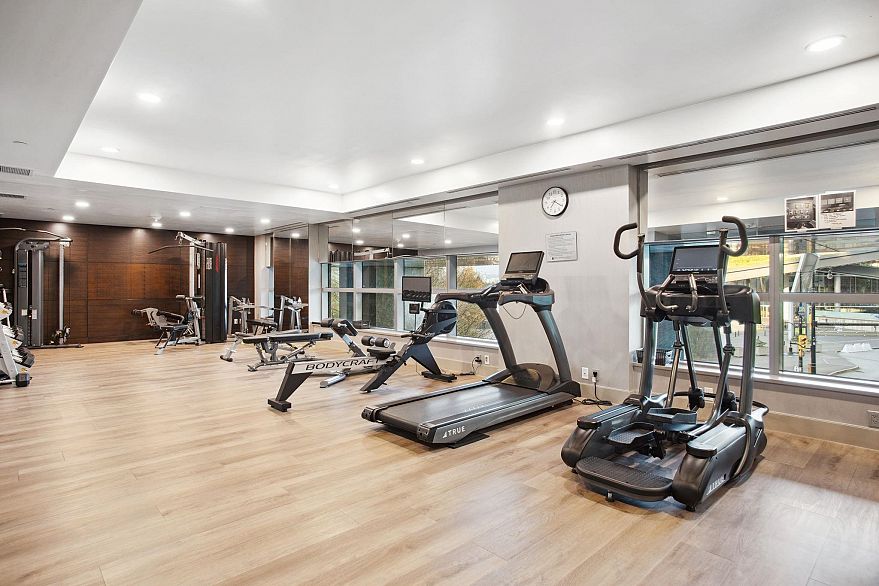 2201 277 Thurlow Street