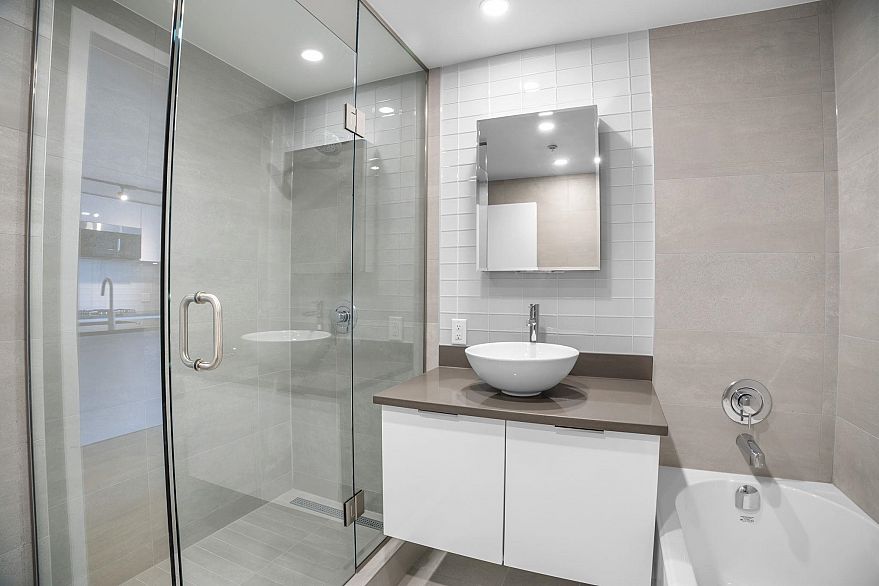 2808 108 W Cordova Street