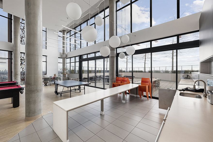 2808 108 W Cordova Street