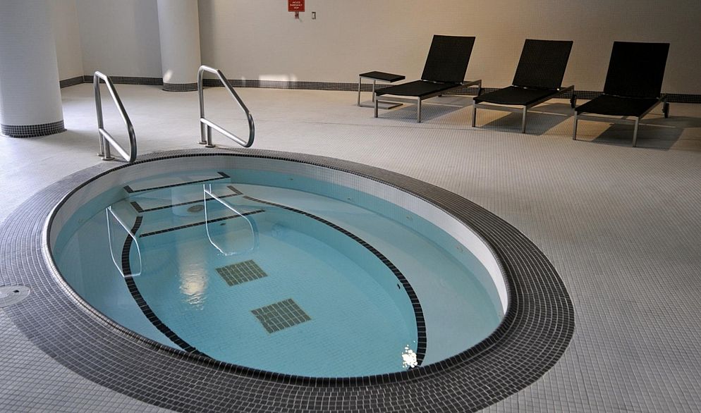 2903 689 Abbott Street