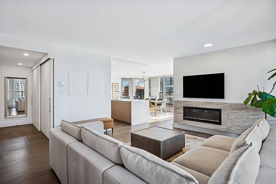 1903 989 Beatty Street