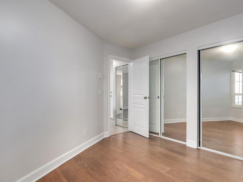 213 1989 Dunbar Street