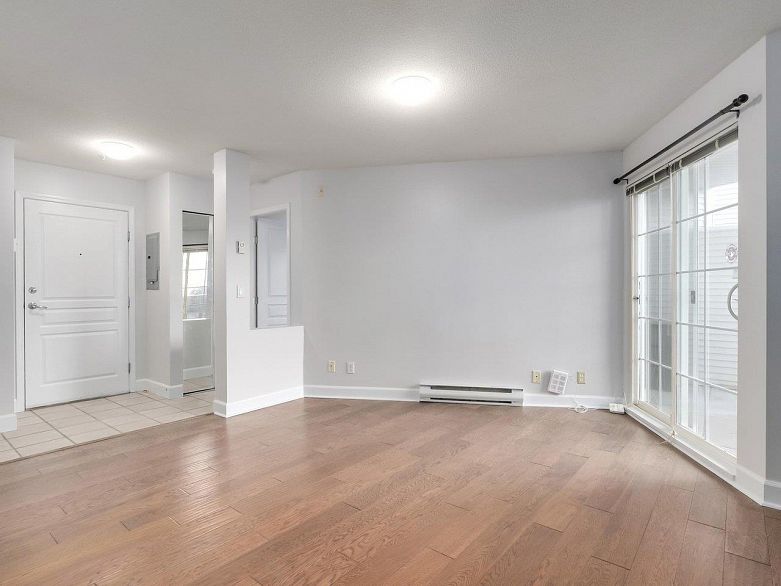 213 1989 Dunbar Street