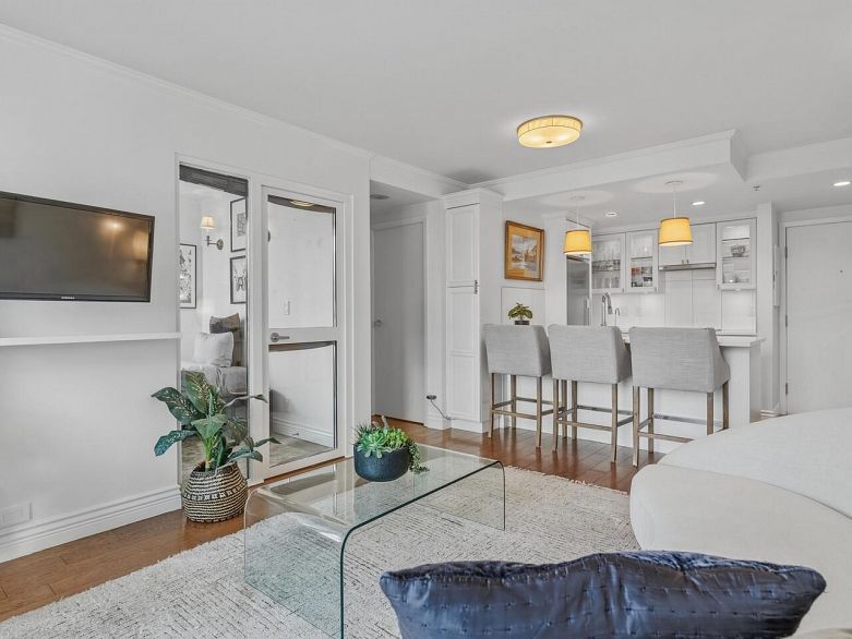 502 1331 W Georgia Street