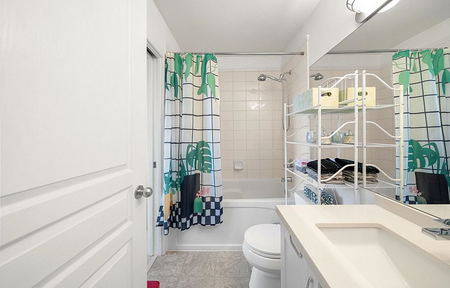 301 3727 W 10 Avenue