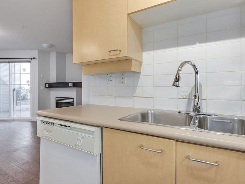 213 1989 Dunbar Street