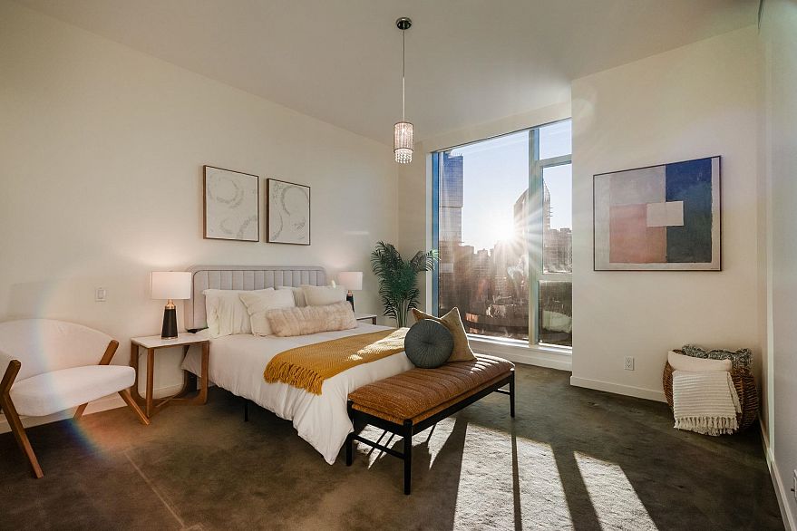 2201 277 Thurlow Street