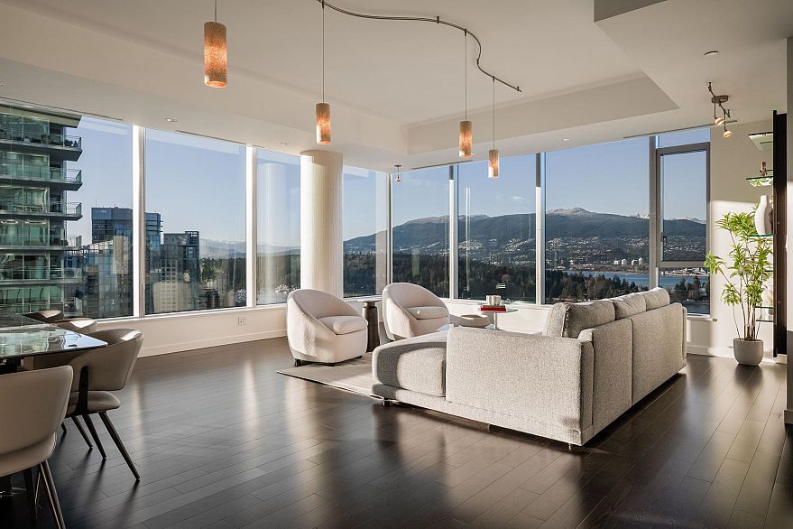 2201 277 Thurlow Street