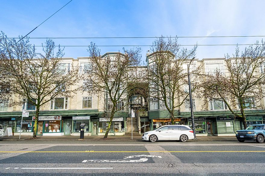 301 3727 W 10 Avenue