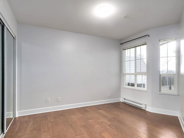 213 1989 Dunbar Street