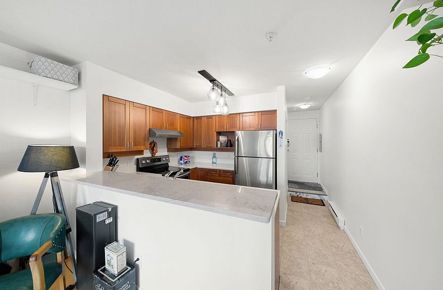 301 3727 W 10 Avenue