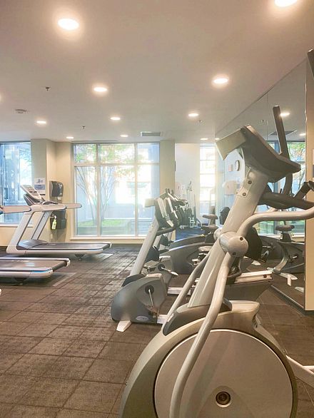 2903 689 Abbott Street