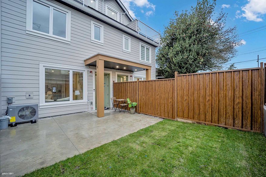 4 1577 E 58th Avenue