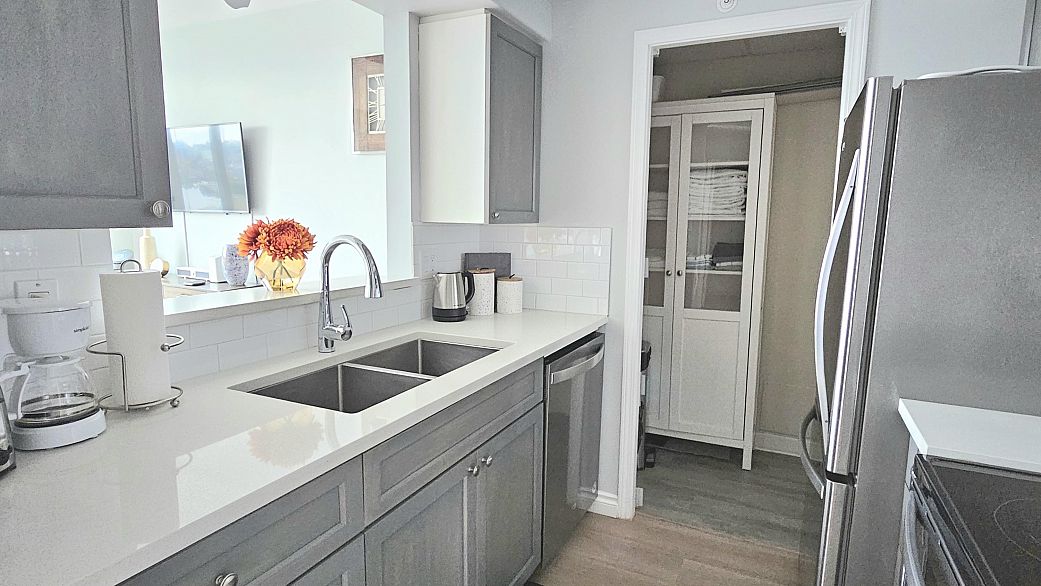 1105 1383 Howe Street