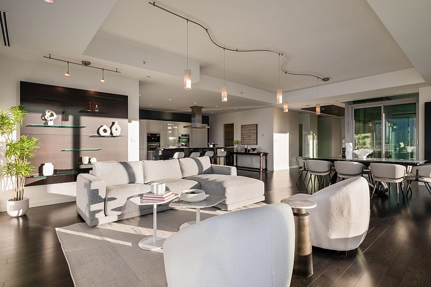 2201 277 Thurlow Street