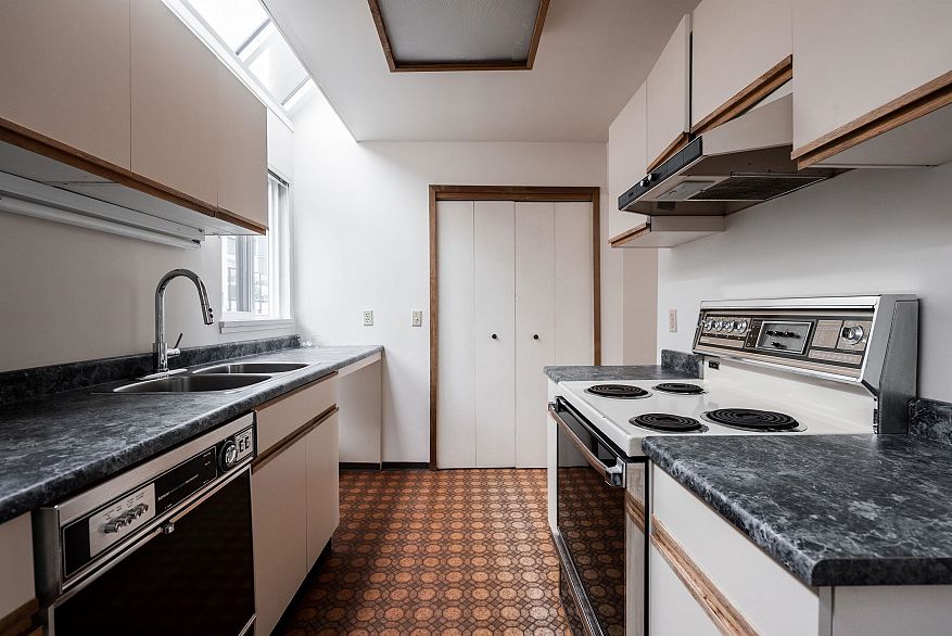 B3 1070 W 7th Avenue