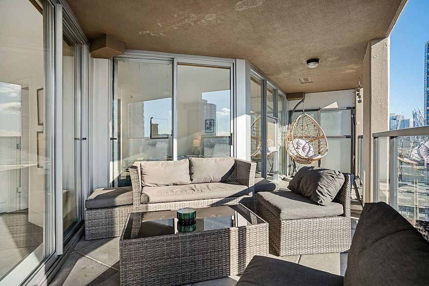 1903 989 Beatty Street