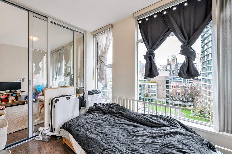 1001 1009 Expo Boulevard