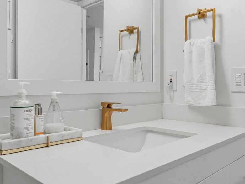 502 1331 W Georgia Street