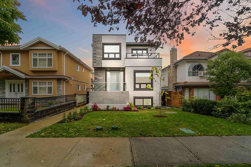 2575 & 2577 Parker Street