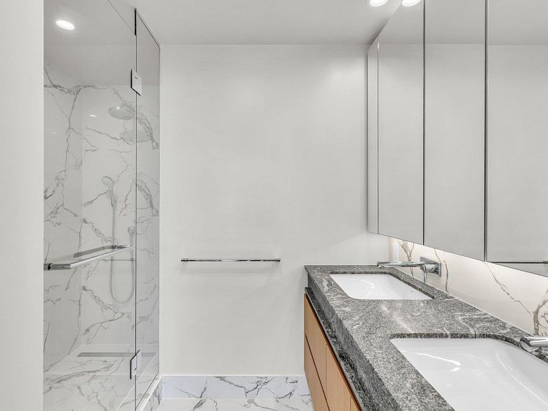 307 3668 W 10th Avenue