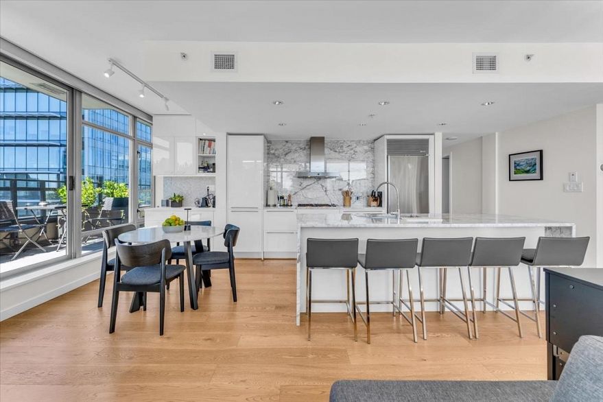 2602 788 Richards Street