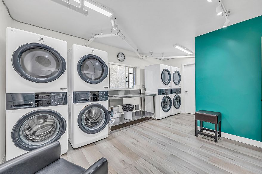 204 1050 Chilco Street