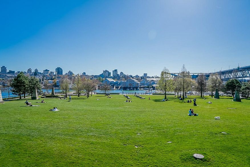 2703 1455 Howe Street