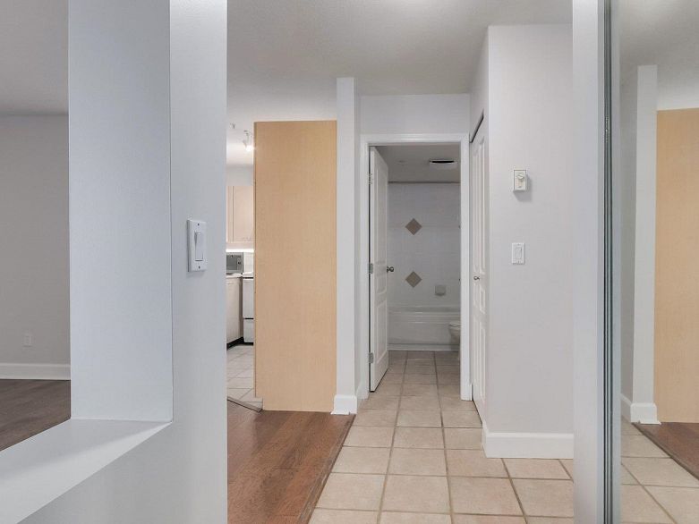 213 1989 Dunbar Street