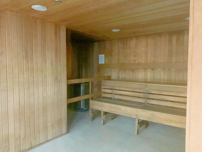 2903 689 Abbott Street