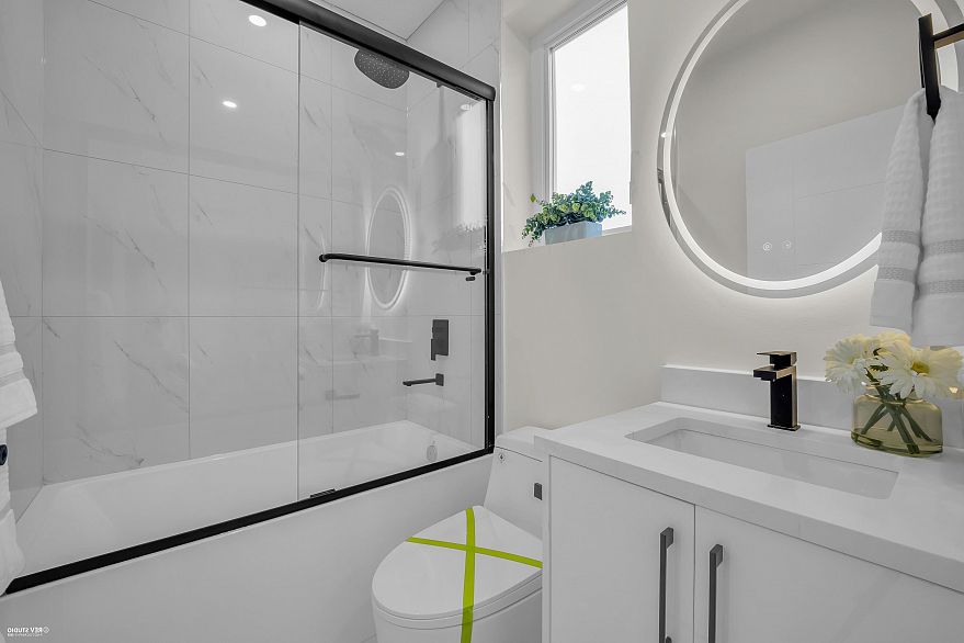 4 1577 E 58th Avenue