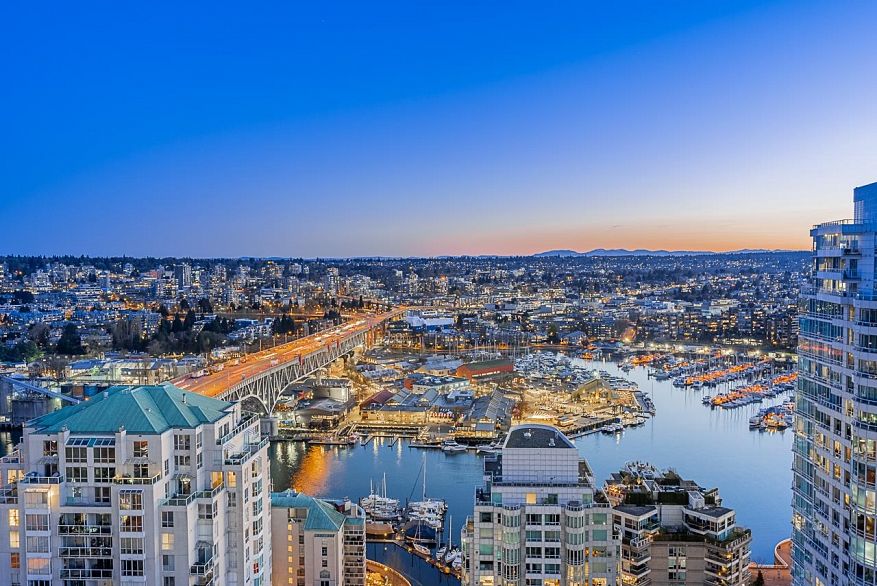 2703 1455 Howe Street