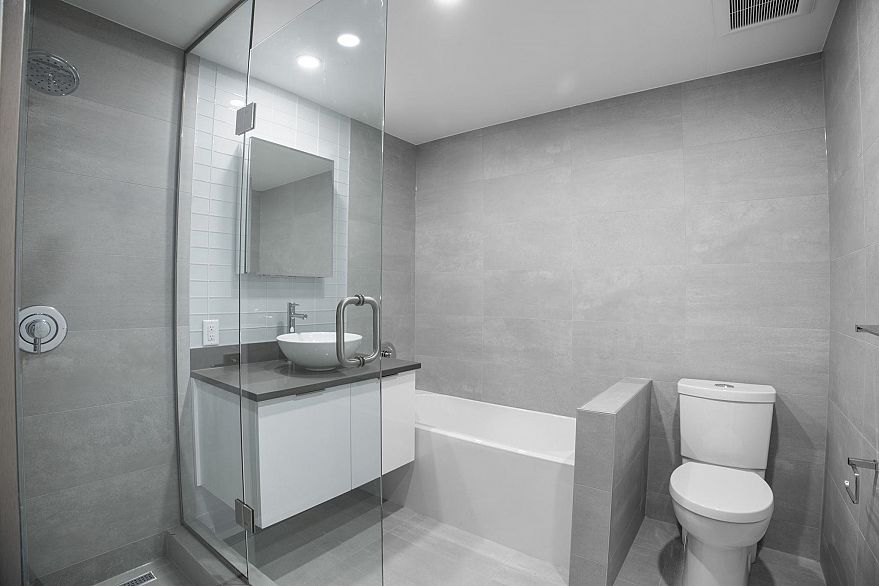 2808 108 W Cordova Street