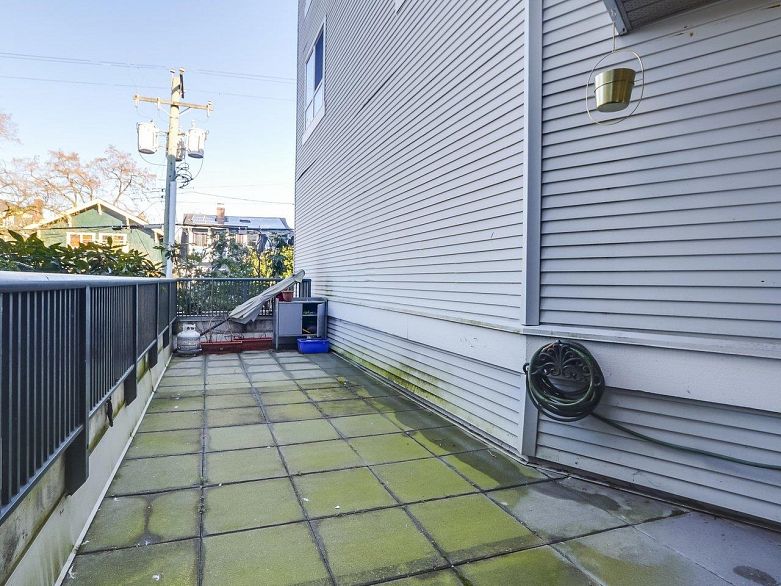 213 1989 Dunbar Street